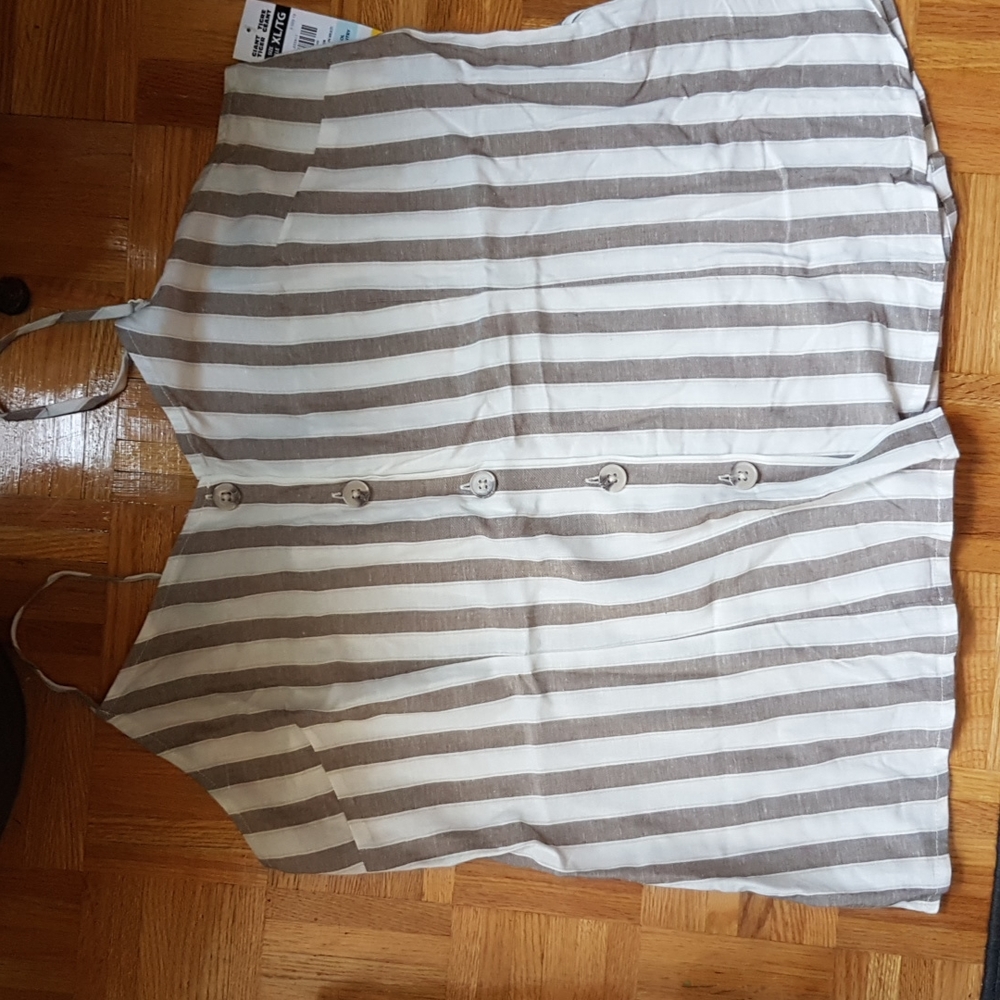 My style adjustable strap top with tag